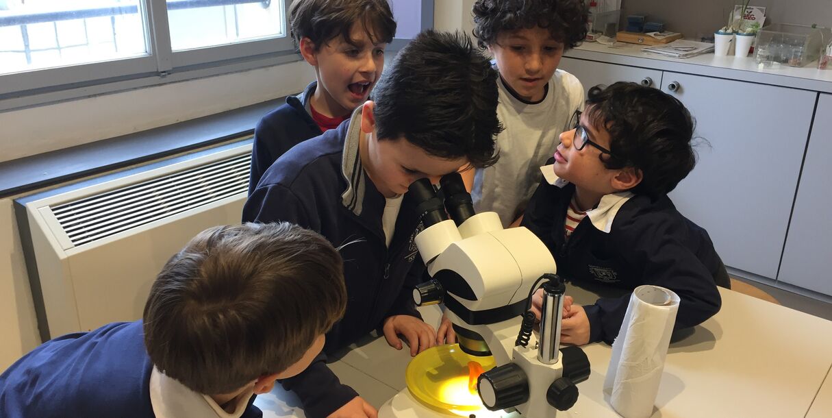 piccoli-scienziati-in-laboratorio