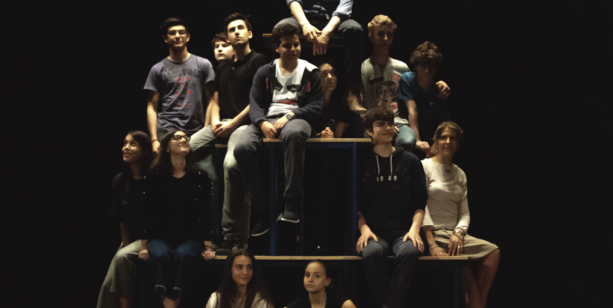 sul-palcoscenico-del-teatro-guastalla-con-la-regia-di-andrea-carabelli